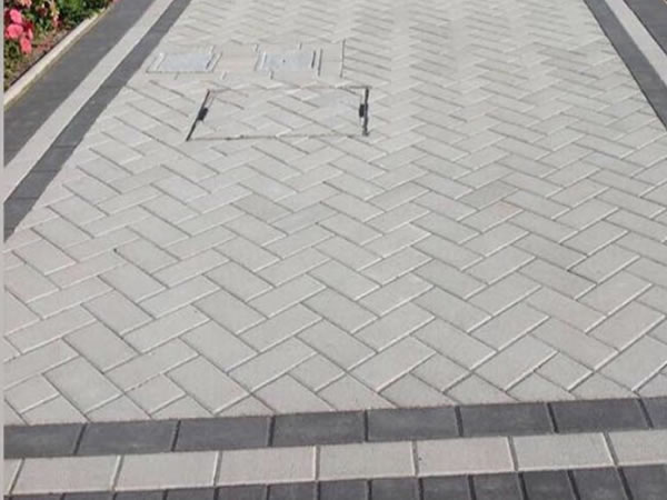 Finished block paving driveway by TAR Surfacing Ltd