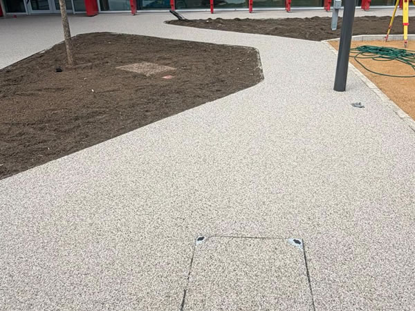 Resin bound entrance and driveway