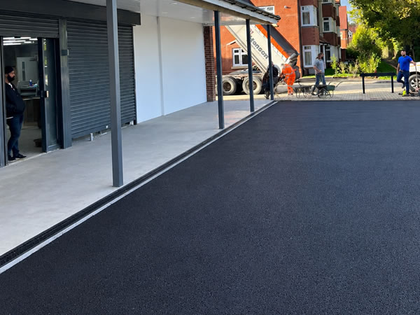 Finished tarmac surfacing by TAR Surfacing Ltd