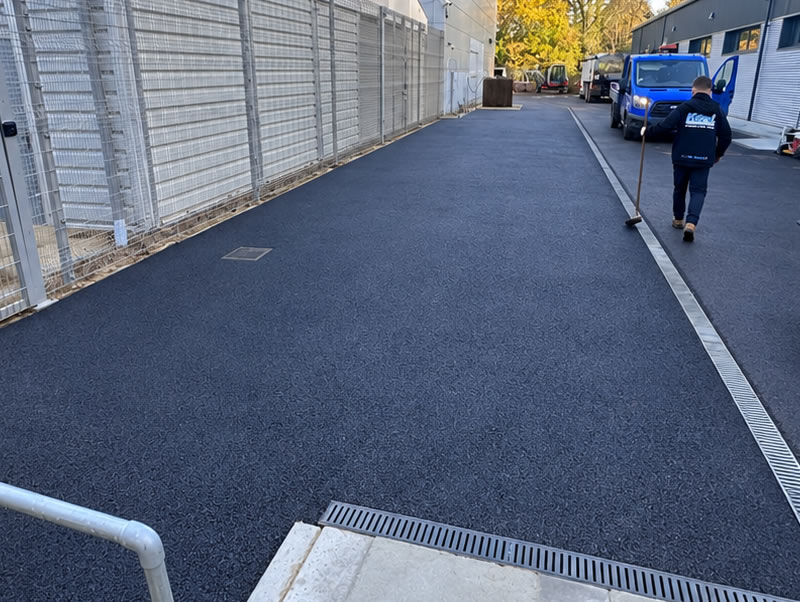 Asphalt and tarmac surfacing by TAR Surfacing Ltd